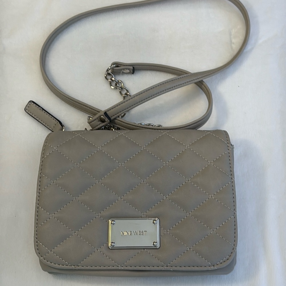 NINE WEST crossbody gray purse.71/2Lx6Hx2w